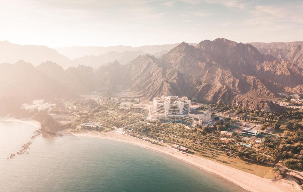 Top 5 White Sand Beaches in Oman